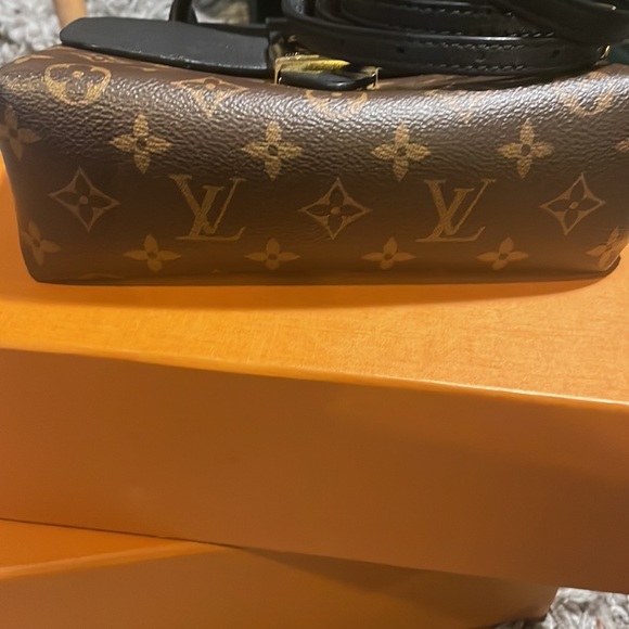 Authentic Louis Vuitton locky BB - Picture 8 of 8